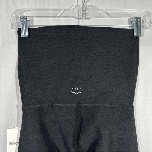 NWT Beyond Yoga [ Small ] Spacedye Love the Bump Capri Maternity Leggings Darkes - Picture 7 of 14